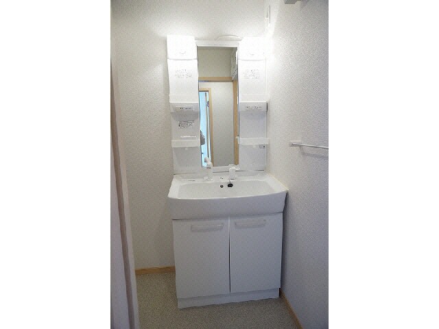 物件内観写真6　(化粧洗面台)
