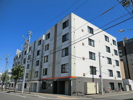 カレラ月寒中央外観写真