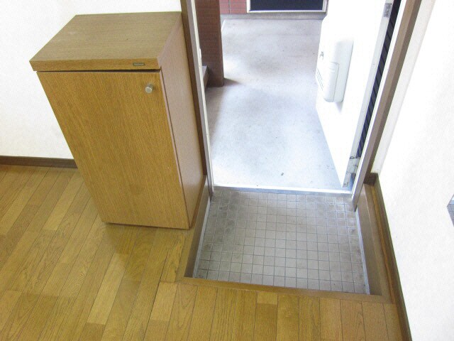 物件内観写真10　(玄関)
