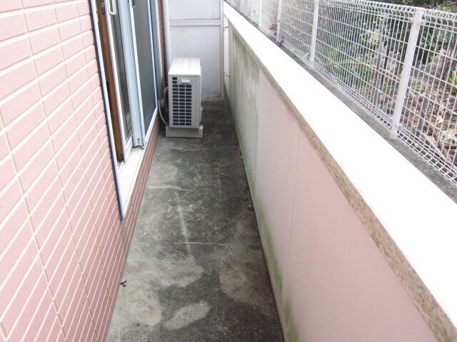 物件内観写真12　(広いベランダ)