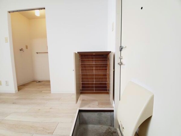 玄関回り(別室転用)