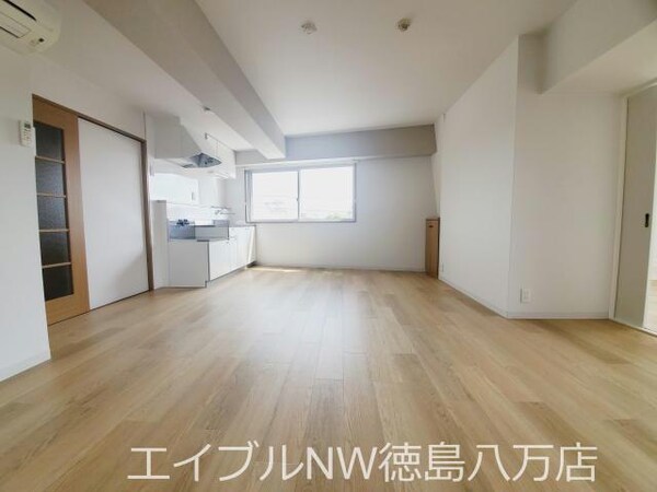 リビングダイニング