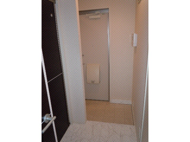 物件内観写真11　(玄関)