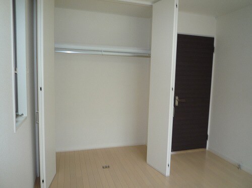 物件内観写真4　(洋室)