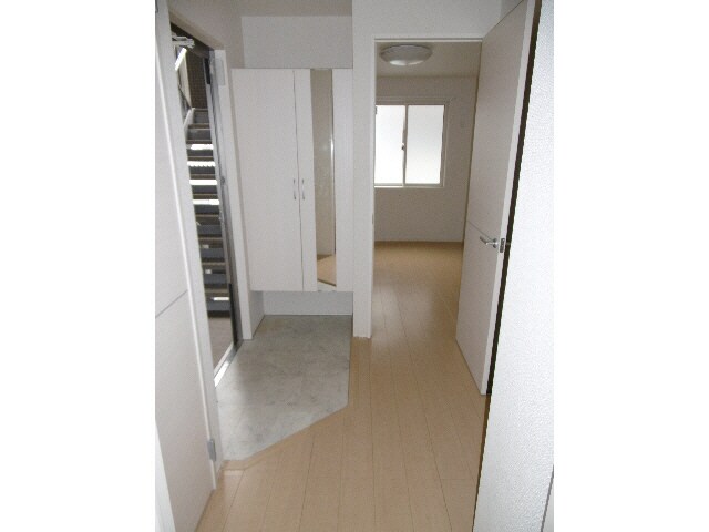 物件内観写真13　(玄関（203）)