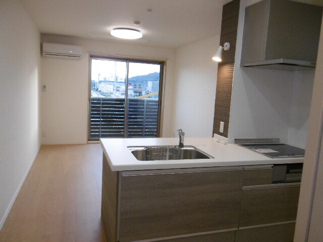 物件内観写真3　(ＬＤＫ（305）)