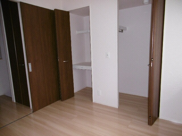 物件内観写真10　(洋室（201）)