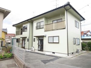 穴田アパート外観写真