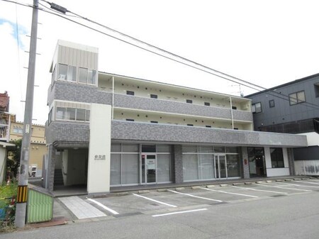 参番館フジイ外観写真