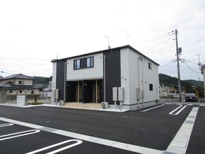 モン　トレゾー三良坂Ａ外観写真