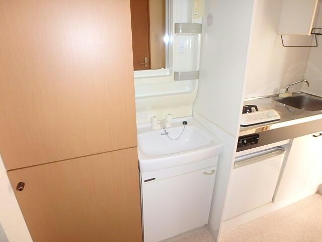 物件内観写真8　(洗面)