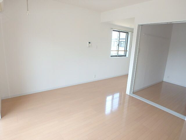 物件内観写真8　(リビング②)