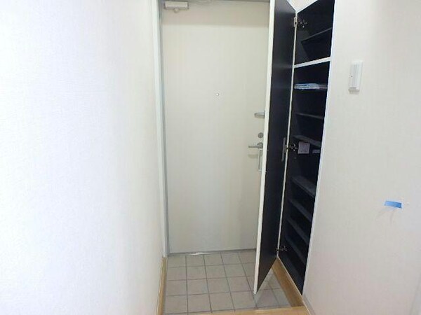玄関回り(※同棟別室参考写真)