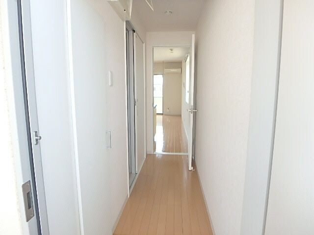 物件内観写真13　(玄関)