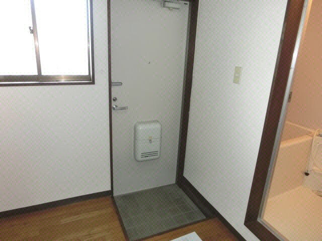 物件内観写真8　(玄関)