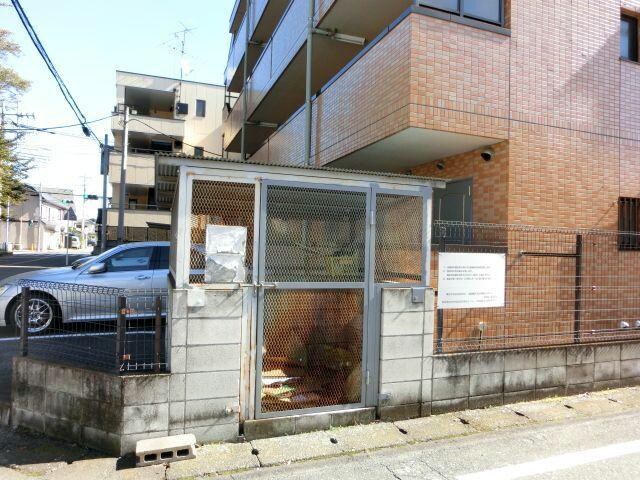 物件外観写真4　(ゴミ捨て場)