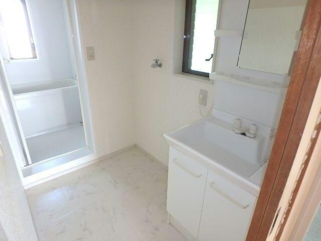 物件内観写真10　(洗面室)