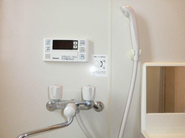 物件内観写真15　(浴室給湯リモコン)
