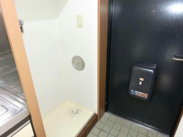 物件内観写真8　(洗濯機置場※同棟別室参考写真)