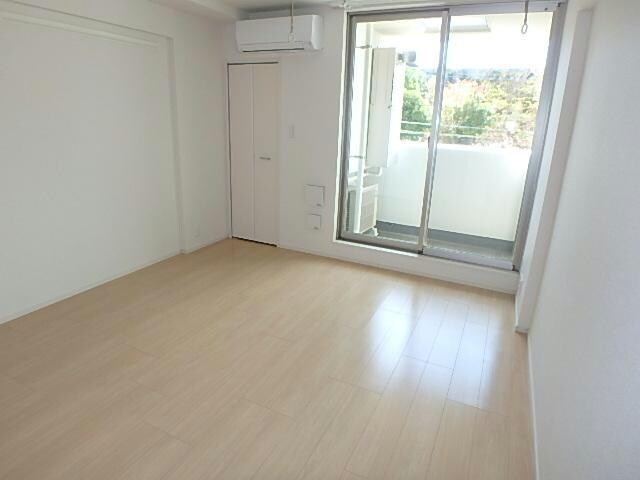 物件内観写真5　(洋室※同棟別室参考写真)