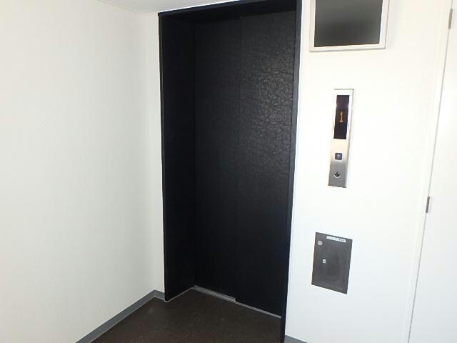 物件外観写真3　(エレベーター)