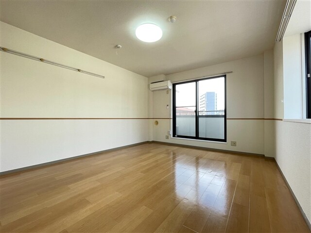 物件内観写真11　(居室3)