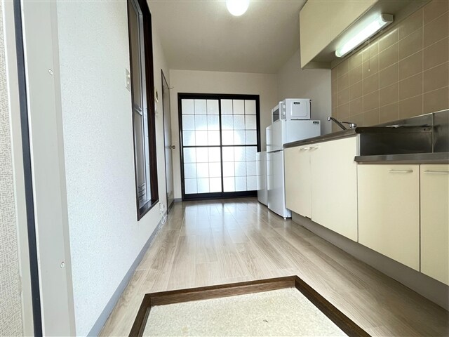 物件内観写真6　(玄関)