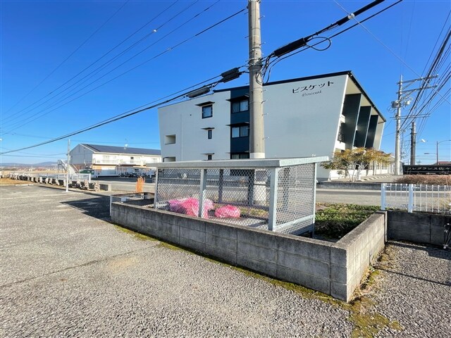 物件外観写真4　(敷地内ゴミステーション)