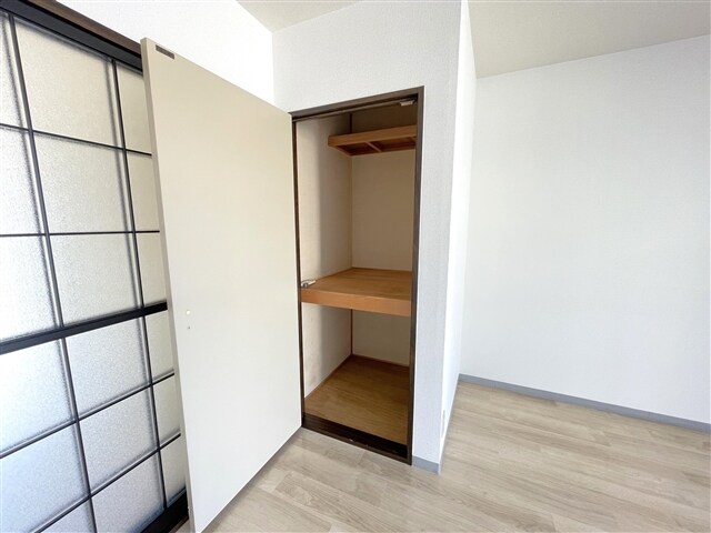 物件内観写真15　(物入)