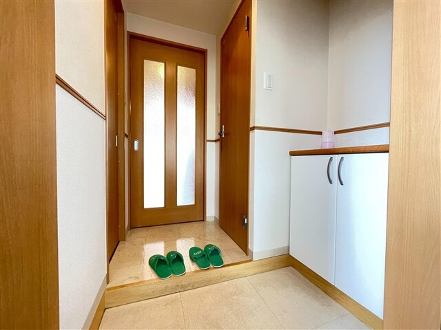 物件内観写真6　(玄関)