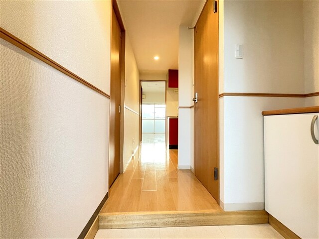 物件内観写真6　(玄関)