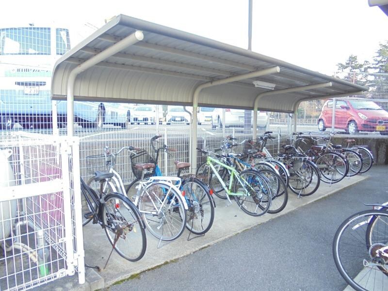 物件外観写真3　(駐輪場)