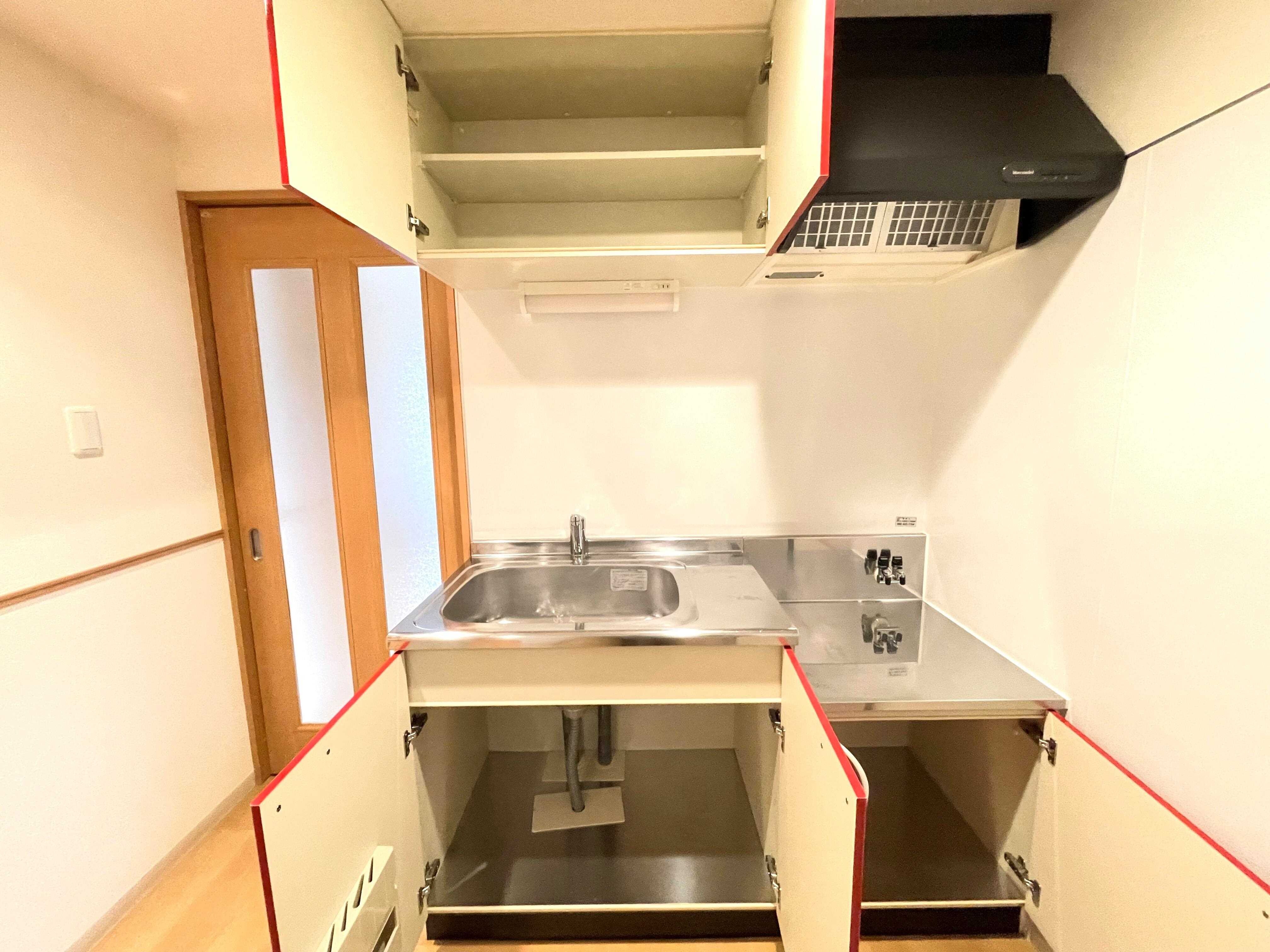 物件内観写真11　(キッチン収納)