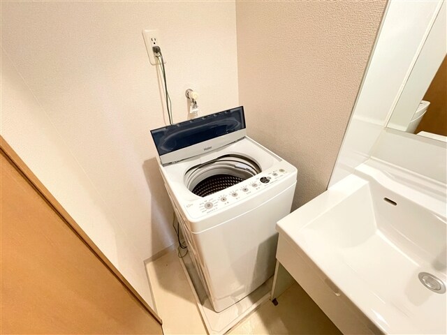 物件内観写真16　(洗濯機置場)