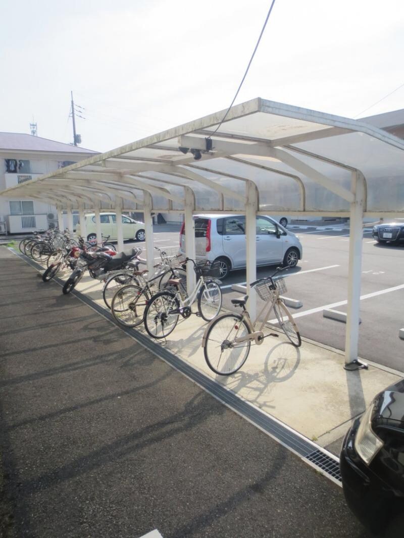 物件外観写真2　(駐輪場)