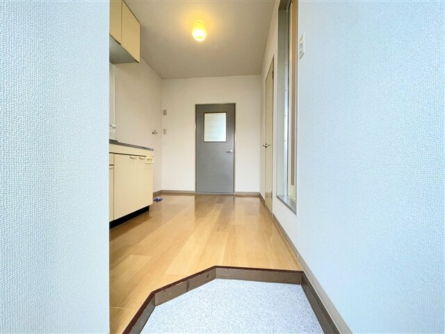 物件内観写真4　(玄関)