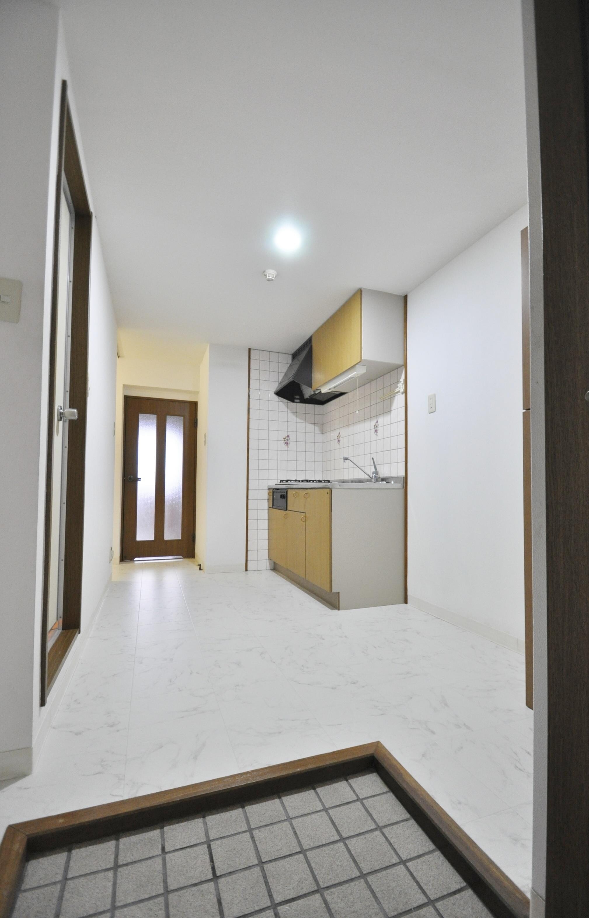 物件内観写真6　(玄関)