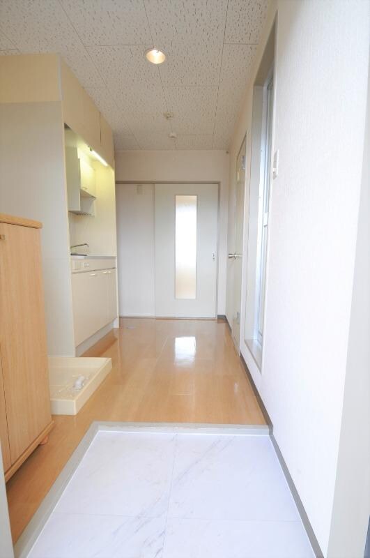 物件内観写真5　(玄関)