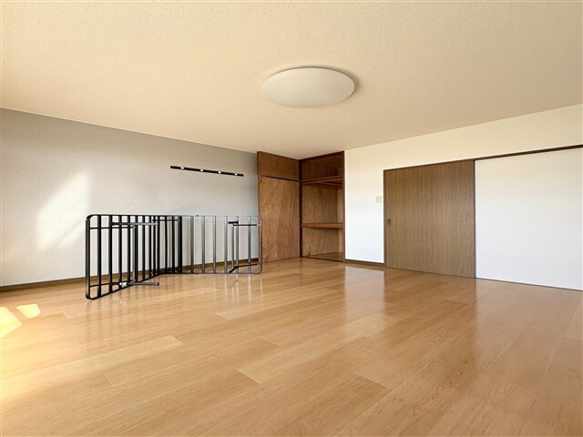 物件内観写真12　(洋室)