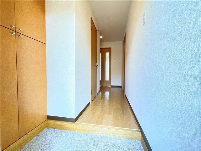 物件内観写真6　(玄関)