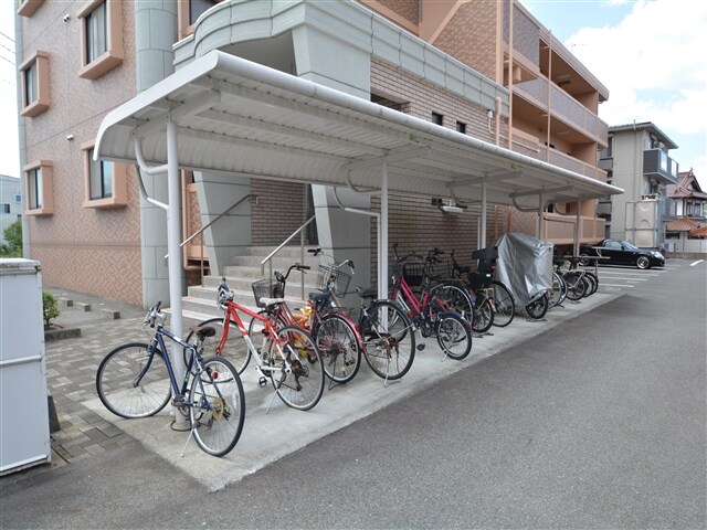 物件外観写真3　(駐輪場)