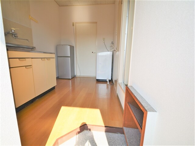 物件内観写真4　(玄関)