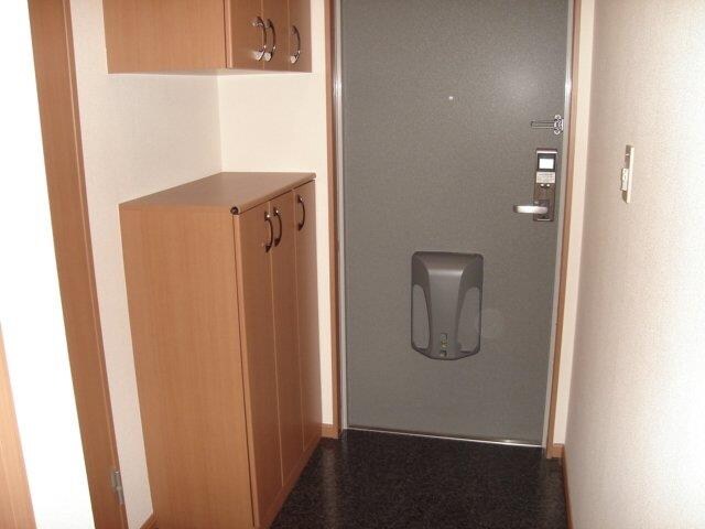 物件内観写真5　(玄関)