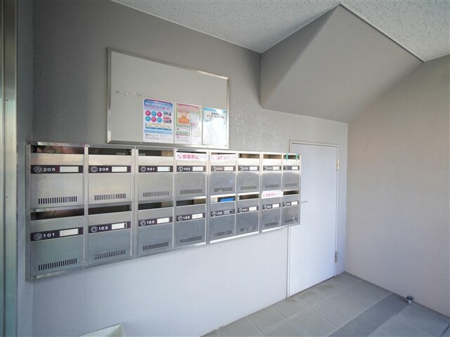 物件外観写真3　(集合ポスト)