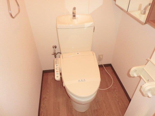 物件内観写真13　(シャワー付トイレ)