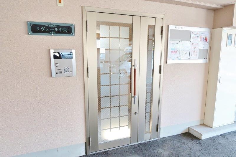 物件外観写真2　(エントランス（オートロック）)