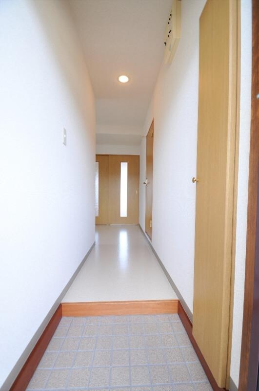 物件内観写真5　(玄関ホール)