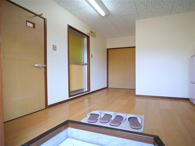 物件内観写真4　(玄関スペース)