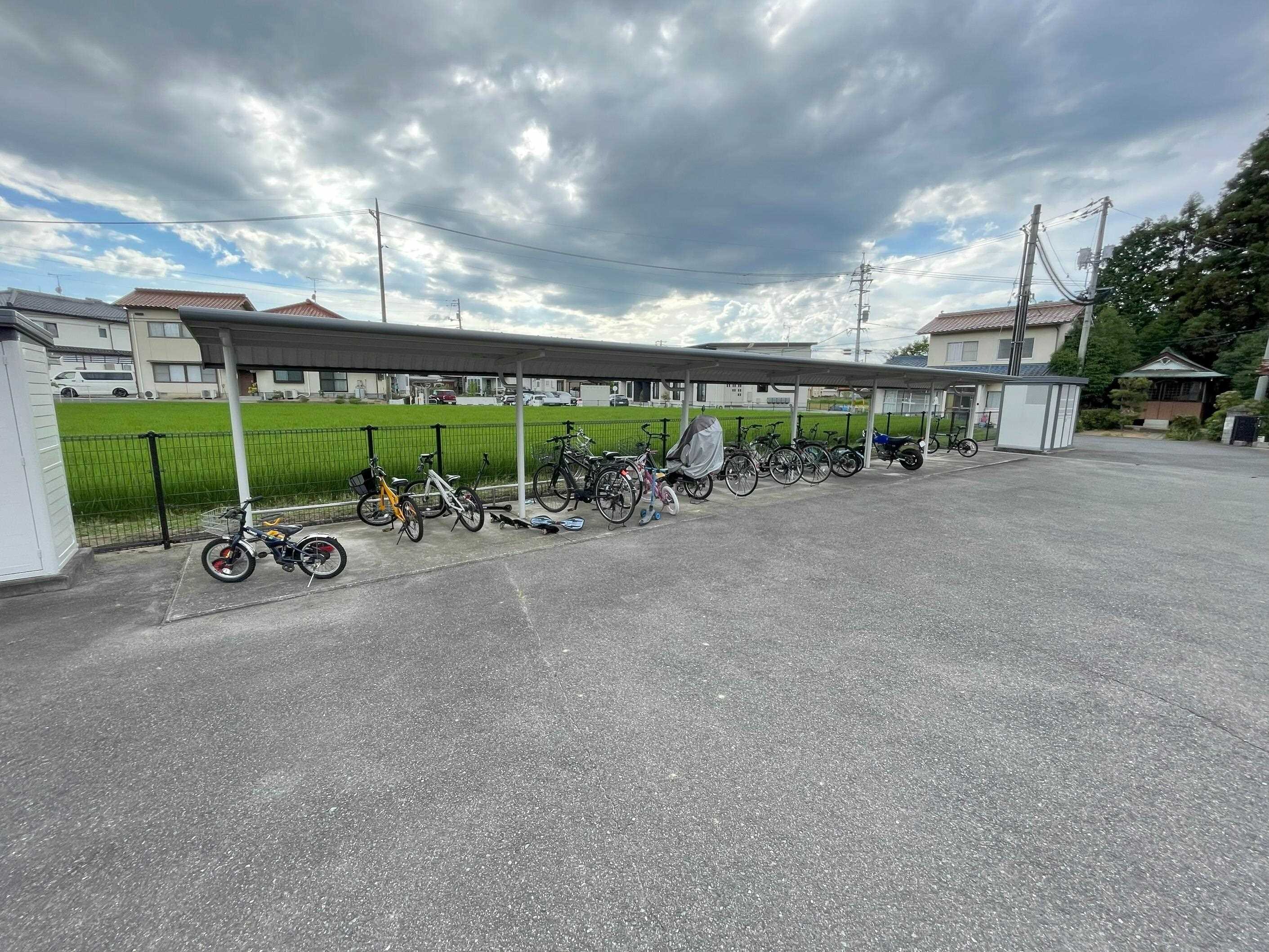 物件外観写真2　(駐輪場)