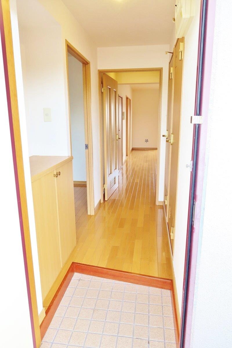 物件内観写真5　(玄関)